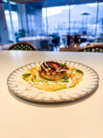 Polpo Arrosto con Hummus di Ceci e Crème Fraîche