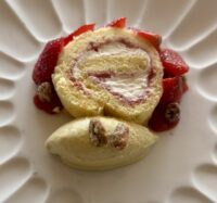 Roll con Fragole,Crema alla Vaniglia e Pistacchi
