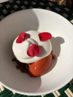 Macedonia,crumble alla mandorla e cocco,spuma al litchi e sorbetto al lampone e bacche di goji